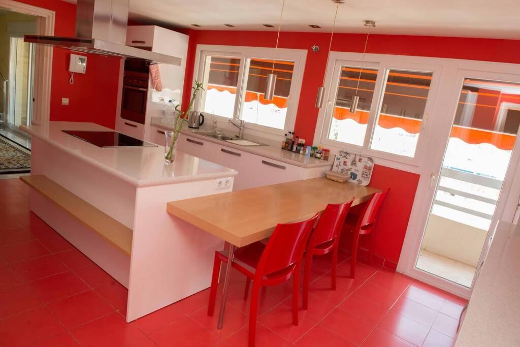 Penthouse With Private Pool, Hot Tub Jacuzzi With Sea Views And Chill-Out Zone, Close To The Sea Marbella Eksteriør billede