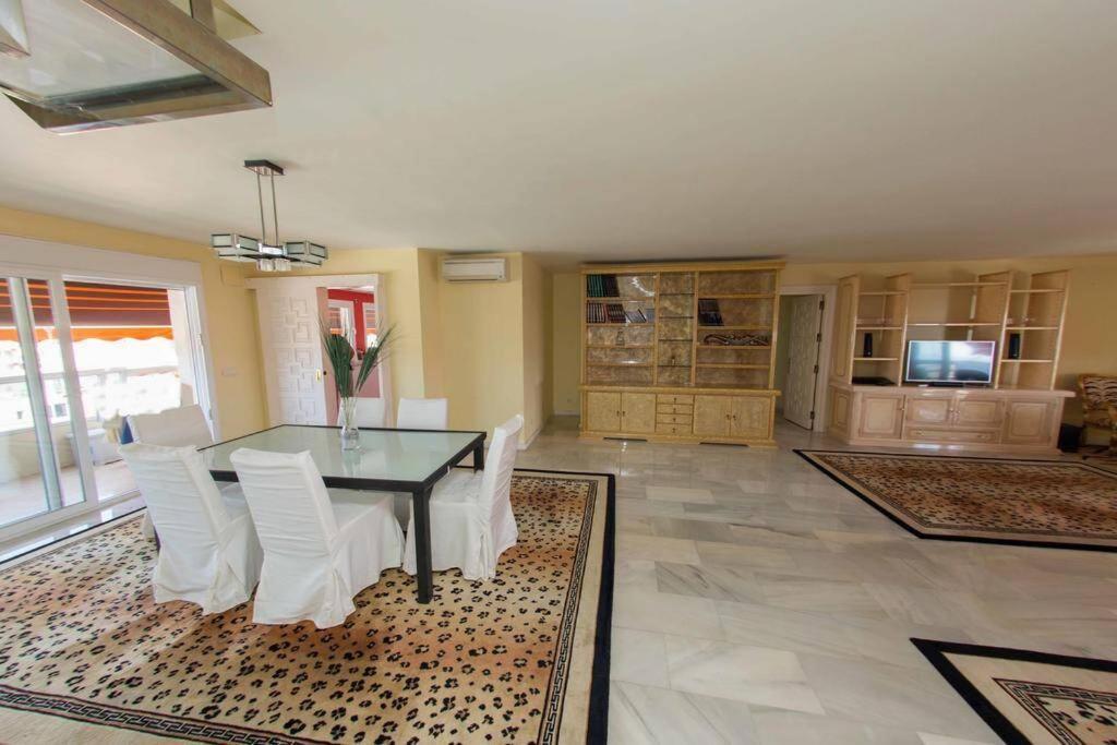 Penthouse With Private Pool, Hot Tub Jacuzzi With Sea Views And Chill-Out Zone, Close To The Sea Marbella Eksteriør billede