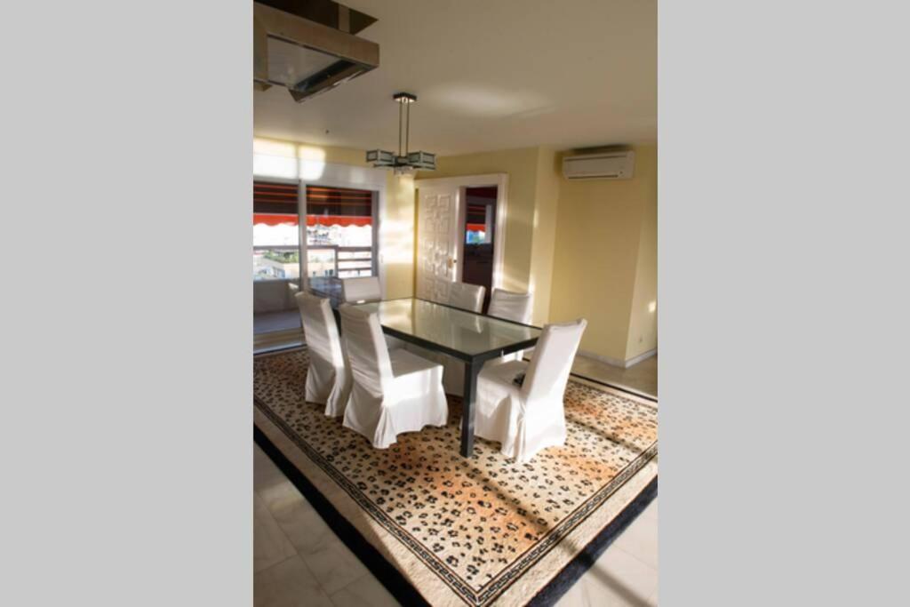 Penthouse With Private Pool, Hot Tub Jacuzzi With Sea Views And Chill-Out Zone, Close To The Sea Marbella Eksteriør billede