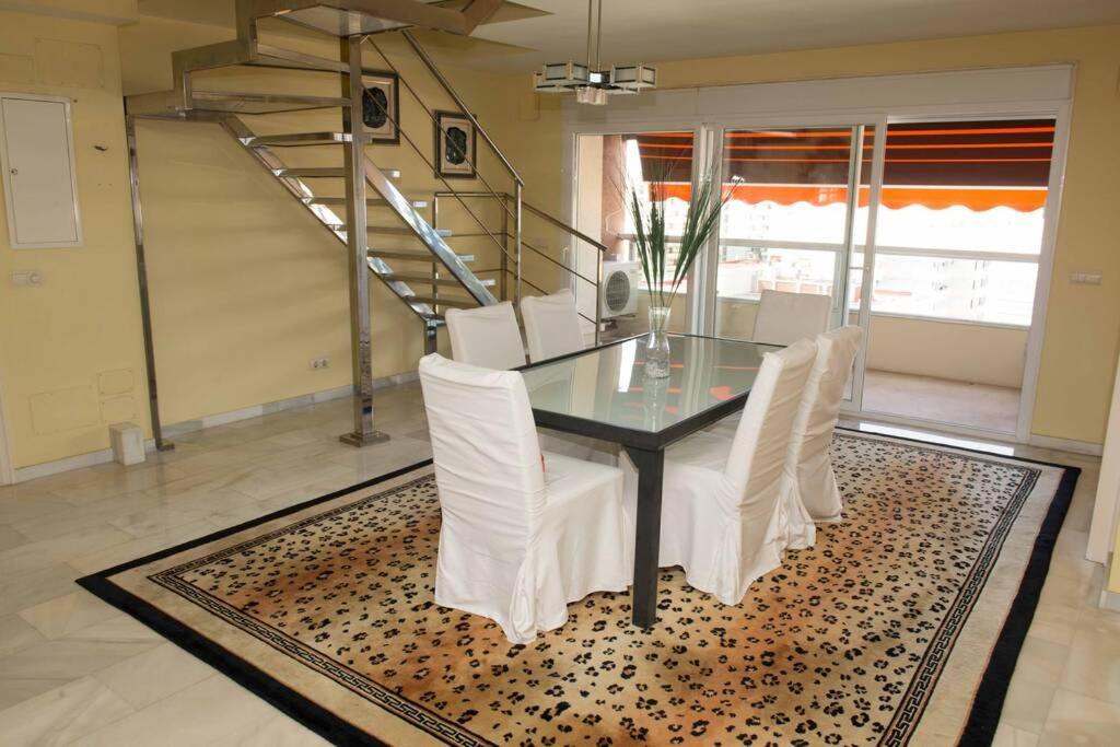 Penthouse With Private Pool, Hot Tub Jacuzzi With Sea Views And Chill-Out Zone, Close To The Sea Marbella Eksteriør billede