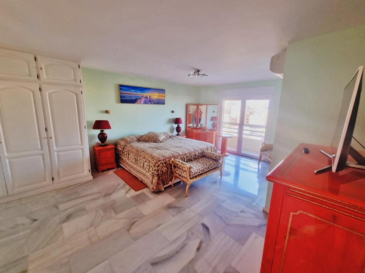 Penthouse With Private Pool, Hot Tub Jacuzzi With Sea Views And Chill-Out Zone, Close To The Sea Marbella Eksteriør billede